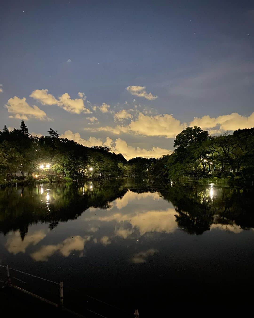 田村直美さんのインスタグラム写真 - (田村直美Instagram)「夜の散歩　 雲がパワフルだったので撮ってみたら カッコいいの撮れた iPhoneすごいな✨ それとも　隠れた才能か...ww」8月28日 23時21分 - tamura_naomi