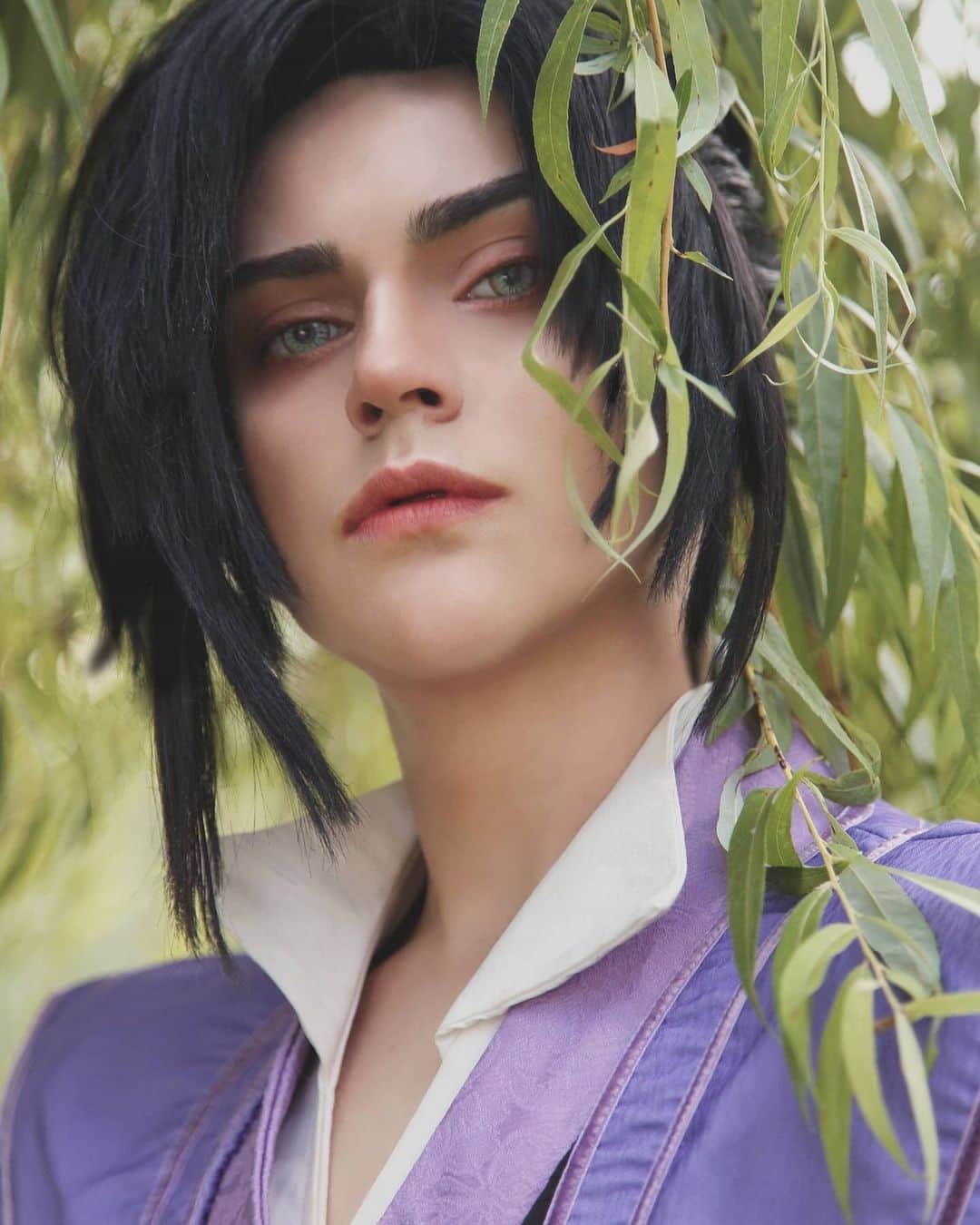 Gesha Petrovichのインスタグラム：「Preview #jiangcheng from MDZS and cite fluffy boys from @kirigati ❤️ Восхитительные песели начинают модельную карьеру и готовы к участию в ваших фотосетах 😤❤️ Ph @diemaru Photoshoot will available in September on my P❤️treon 🌚😏」