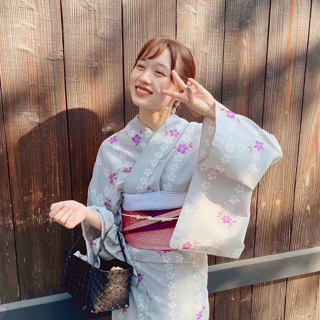 野村梨々華のインスタグラム：「﻿ ﻿ やっぱり笑顔がイチバン！﻿ ﻿ しんどい時や辛い時は無理して笑う必要ないけれど、 それでもやっぱり常に明るく元気に生きていたい！！ 少しでも誰かと笑っている時間を大切にしたい！✌🏻﻿ ﻿ いつか私もたくさんの人を笑顔にできるといいな ︎☺︎ ﻿ ﻿ ﻿ ﻿#京都 #京都観光 #京都旅行 #河原町 #河原町三条 #浴衣 #浴衣ヘアアレンジ #浴衣デート #浴衣女子 #浴衣ヘア #京都浴衣 #京都着物レンタル #京都着物 #着物 #着物コーディネート #着物ヘア #着物女子 #着物レンタル #きもの #きもの女子 #きものコーデ」