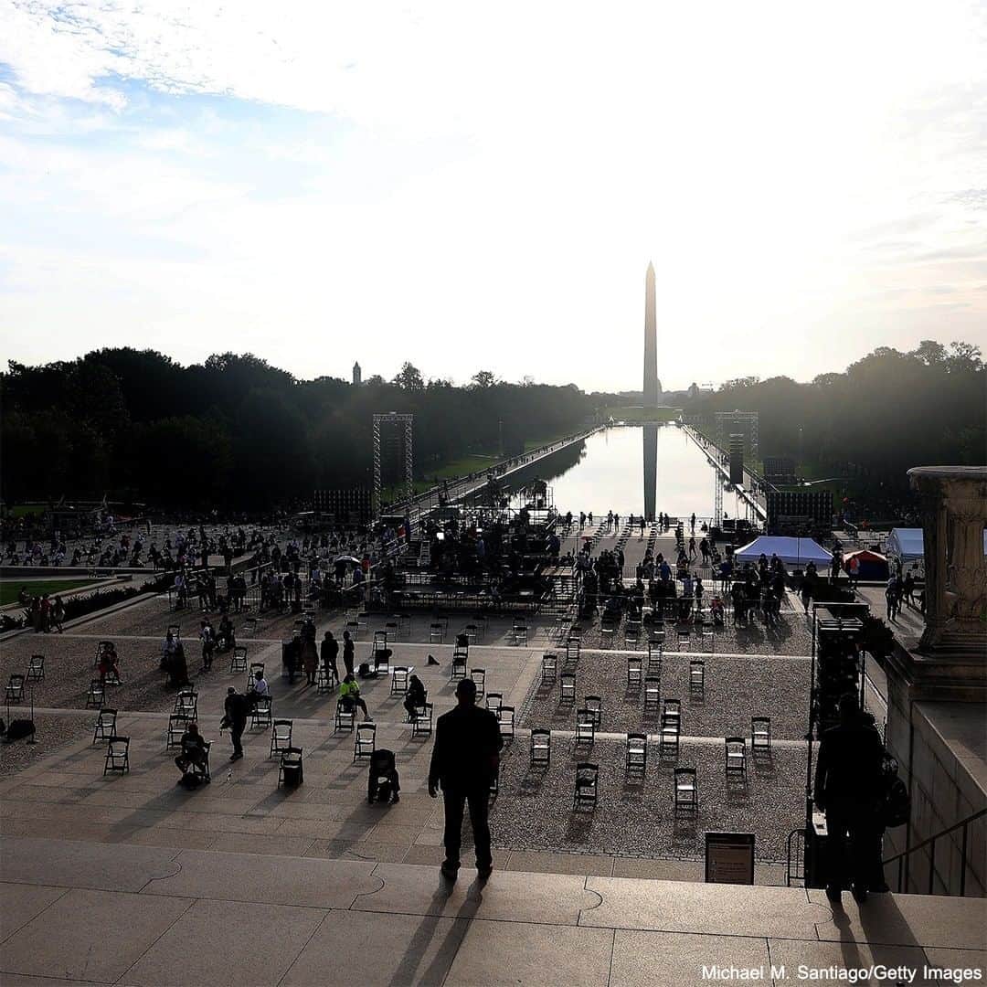 ABC Newsさんのインスタグラム写真 - (ABC NewsInstagram)「Seating is placed in the National Mall as crowds begin to gather in Washington, D.C., ahead of the "Get Your Knee Off Our Necks" march, expected to draw tens of thousands seeking criminal justice reform. #getyourkneeoffournecks #marching #protests #reform #news #wasingtondc」8月28日 23時30分 - abcnews