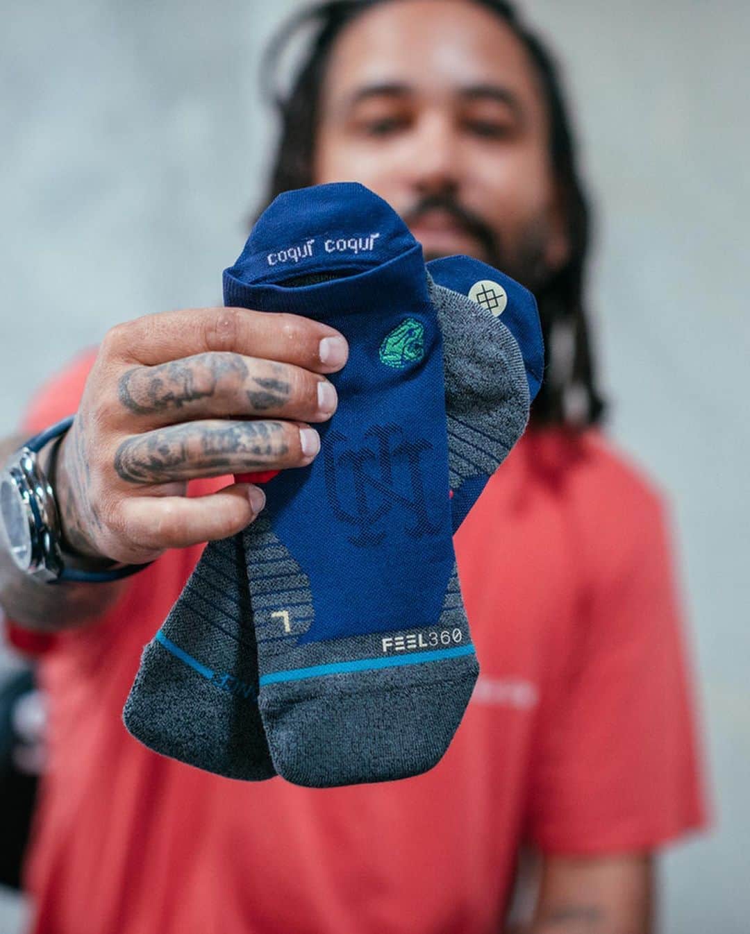 Stanceさんのインスタグラム写真 - (StanceInstagram)「🇵🇷 Stance has teamed up with Las Vegas, Nevada sneaker retailer, Urban Necessities, and its owner/sneaker collector, Jaysse Lopez, @twojskicks  Jaysse worked with Stance to create a Run Tab performance sock inspired by his Puerto Rican heritage. The Urban Necessities style features reflective Puerto Rican flag and Stance logos on the back of the tabs. The socks also feature an embroidered Coqui frog on the ankles of the socks, which are native to the Island. 100% of profits go to “Make Them Smile PR” @makethemsmilePR which is a charity to help rebuild schools in Puerto Rico. We sat down with Jaysse Lopez to ask him a few questions about his business in the sneaker game. Link in bio… 🐸」8月28日 23時42分 - stanceofficial