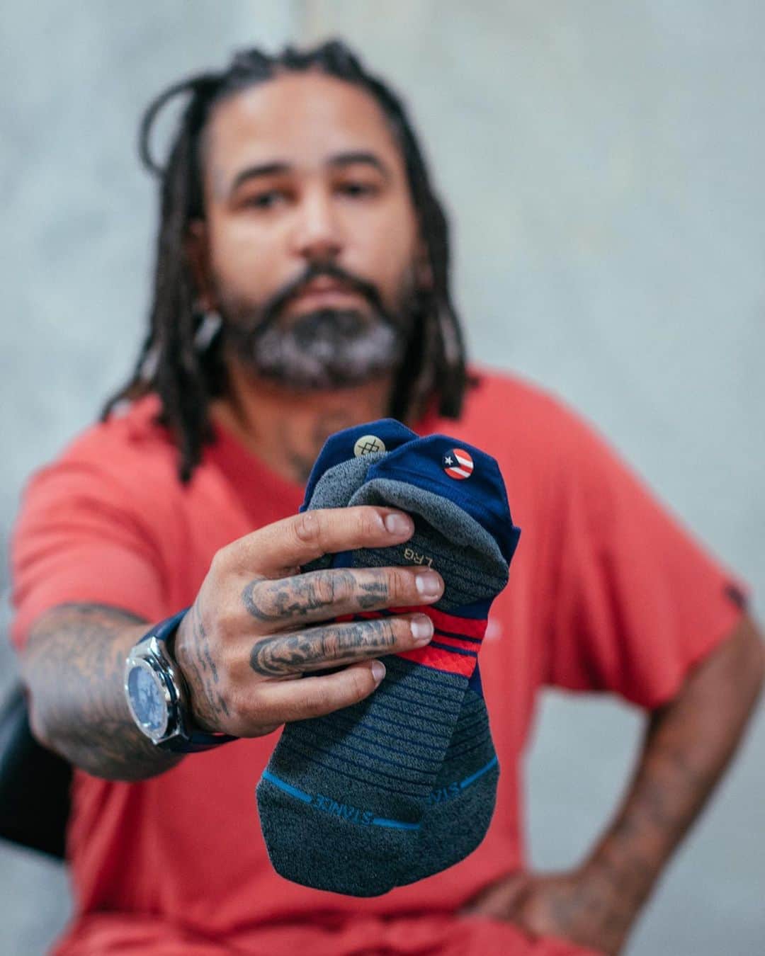Stanceのインスタグラム：「🇵🇷 Stance has teamed up with Las Vegas, Nevada sneaker retailer, Urban Necessities, and its owner/sneaker collector, Jaysse Lopez, @twojskicks  Jaysse worked with Stance to create a Run Tab performance sock inspired by his Puerto Rican heritage. The Urban Necessities style features reflective Puerto Rican flag and Stance logos on the back of the tabs. The socks also feature an embroidered Coqui frog on the ankles of the socks, which are native to the Island. 100% of profits go to “Make Them Smile PR” @makethemsmilePR which is a charity to help rebuild schools in Puerto Rico. We sat down with Jaysse Lopez to ask him a few questions about his business in the sneaker game. Link in bio… 🐸」
