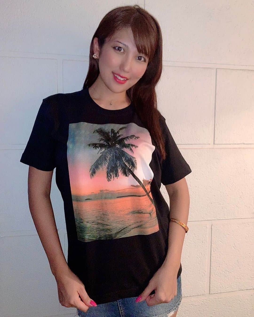 神谷麻美さんのインスタグラム写真 - (神谷麻美Instagram)「@marbles_official の #tシャツ 素敵💖🥰💖 #ヤシの木 🌴💕✨ #エモい 💖✨」8月28日 23時36分 - asamice428