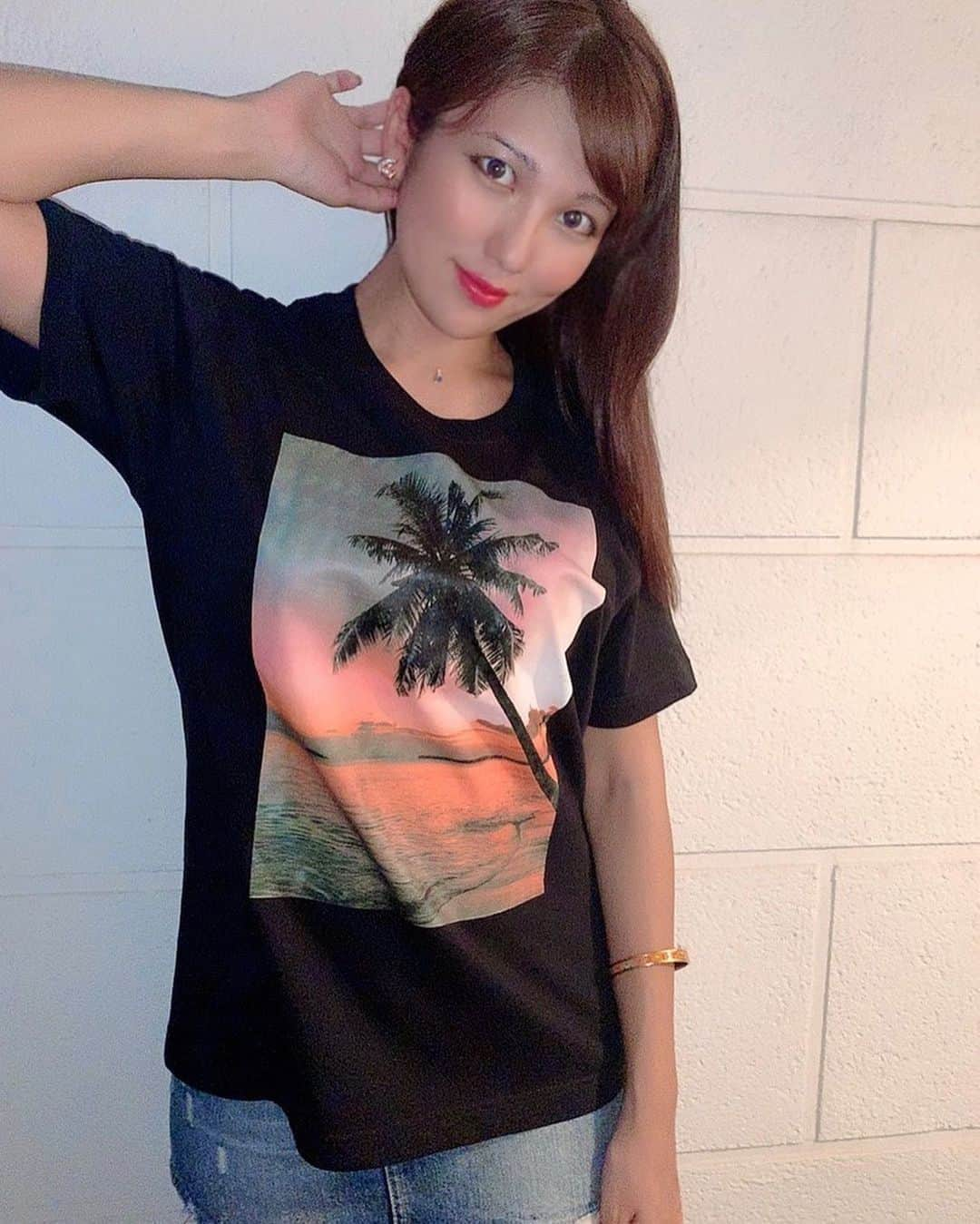 神谷麻美さんのインスタグラム写真 - (神谷麻美Instagram)「@marbles_official の #tシャツ 素敵💖🥰💖 #ヤシの木 🌴💕✨ #エモい 💖✨」8月28日 23時36分 - asamice428