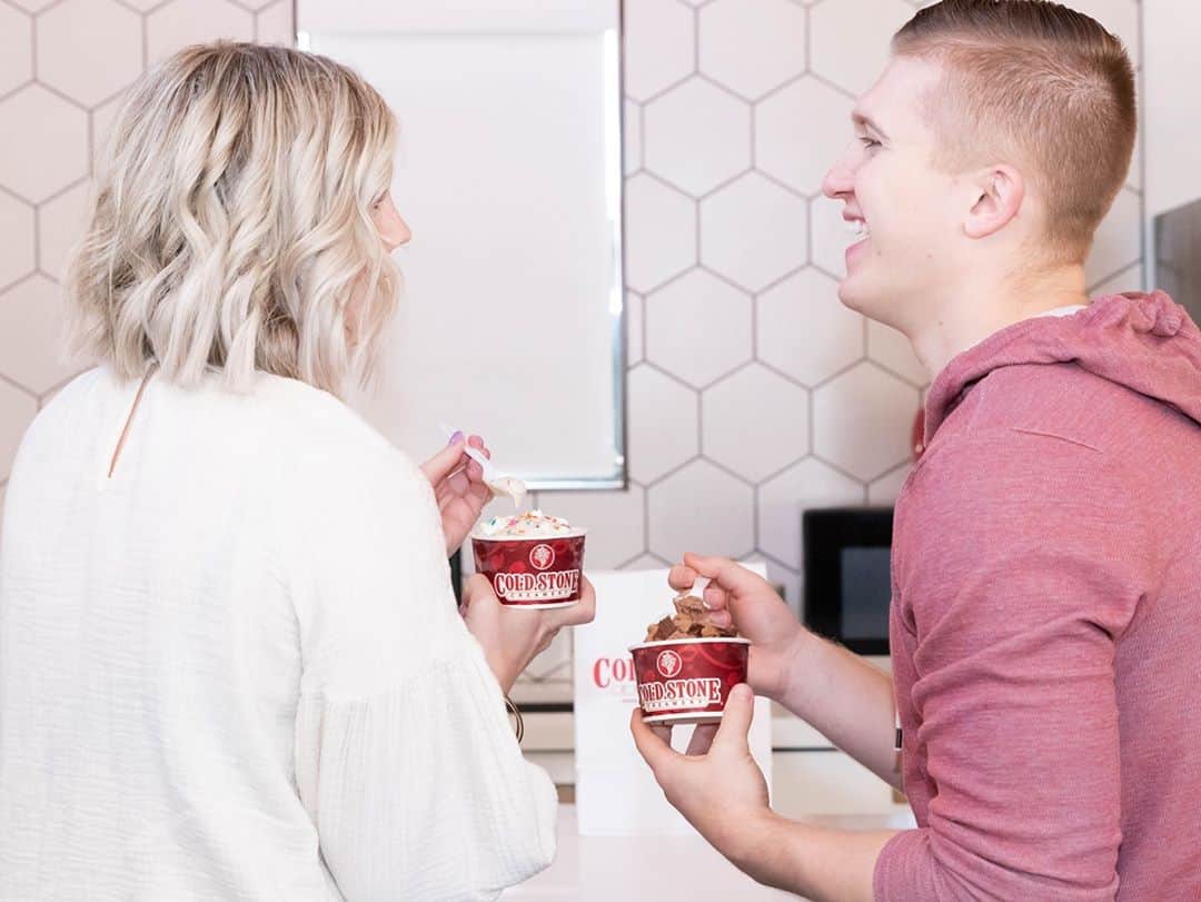 コールド・ストーン・クリーマリーのインスタグラム：「Get Cold Stone® delivered right to your door! Order online and select delivery 😋 link in bio.」