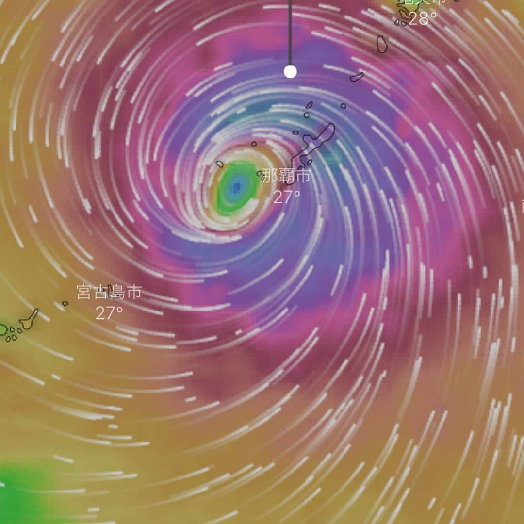 田中律子さんのインスタグラム写真 - (田中律子Instagram)「台風8号バービーが、過ぎたとおもたらー…もう台風9号メイサーク🌀  中心気圧925hPa、最大風速50m/s、最大瞬間風速70m/sの非常に強い勢力で沖縄本島地方に接近する可能性…だと🥶  ウソだろー…こりゃヤバ過ぎる…😱神さまー、お願いします、沖縄をお守りくださいーー🙏  #okinawa #okinawalife  #beach #beachlife  #typhoon  #海のある生活  #海の目の前 #台風9号  #メイサーク  #めいわーく  #やばいよやばいよ  #台風対策  #祈るしかない」8月28日 23時44分 - ri2kotanaka