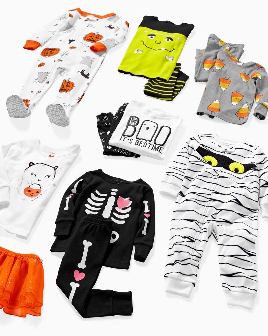 のインスタグラム：「Eeeeeeeeek! 💚🎃☠️ Get a first look into our spooky cute dreams! Halloween Shop is OPEN! 👻🍭🧟 #halloween #spookyjammies #lovecarters」
