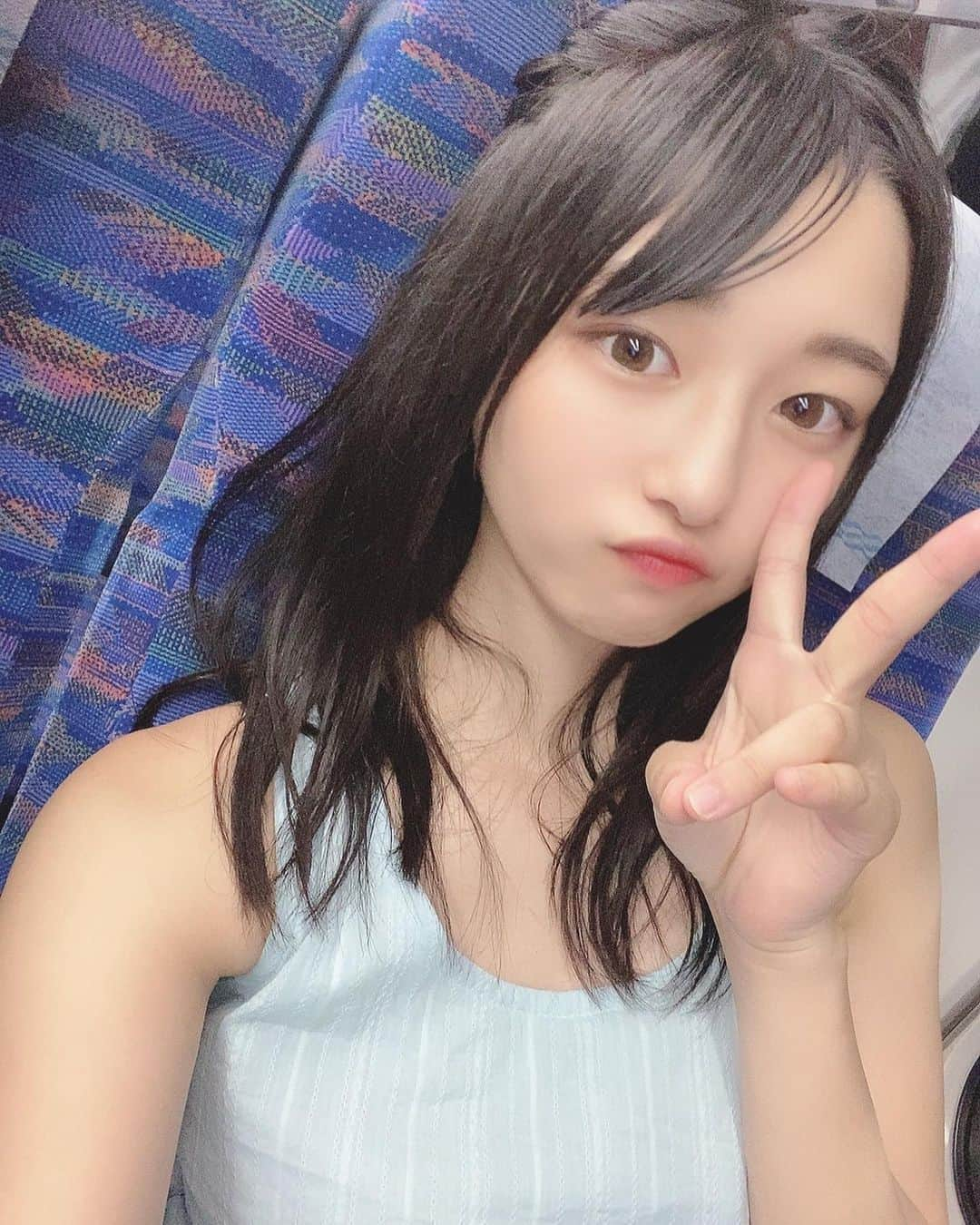 我妻ゆりかさんのインスタグラム写真 - (我妻ゆりかInstagram)「グリーン車🚃💨💨でちょっとの贅沢…💚」8月28日 23時45分 - wagatsuma_yurika