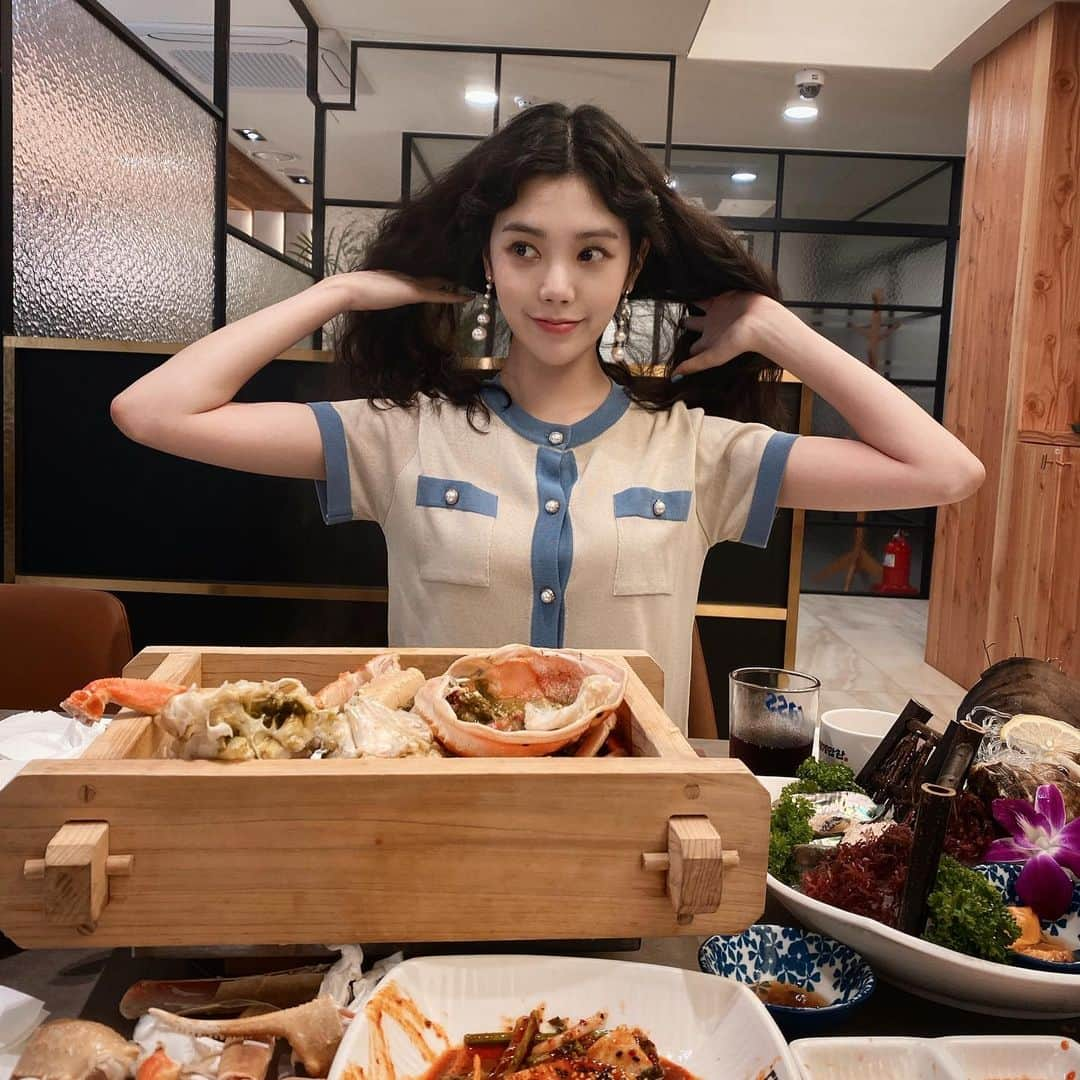 リジ さんのインスタグラム写真 - (リジ Instagram)「진주 귀걸이를 한 소...녀?..🦋」8月28日 23時48分 - luvlyzzy