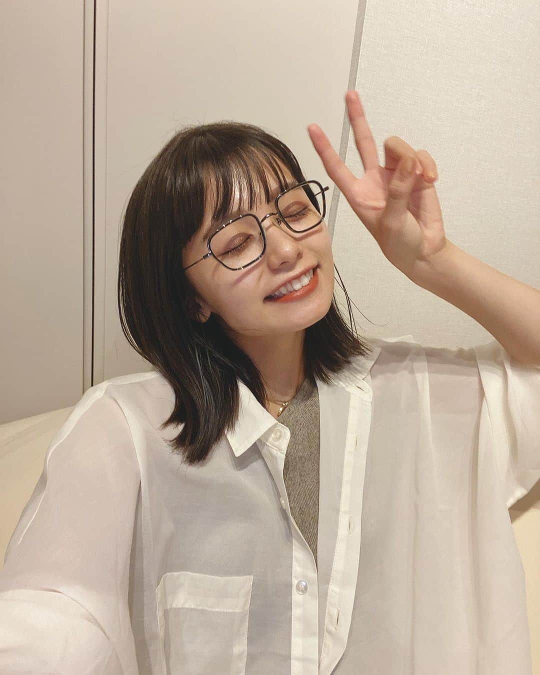 足立佳奈のインスタグラム：「髪も染めてバッチリ❤︎✂️  配信LIVEまで、あと2日！！！ 新しいカタチで、 みんなと会えるのが楽しみで仕方ないのです。  #あだちの配信LIVE  チケットのほうは、 ストーリーからチェックしてみてね🎫」
