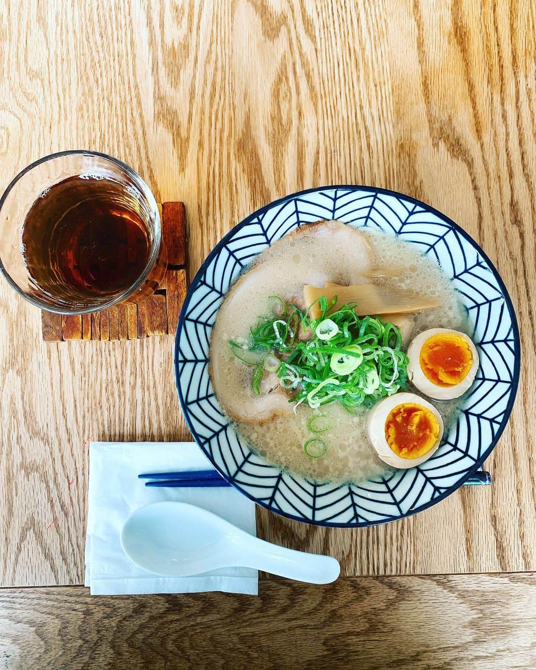 川谷修士さんのインスタグラム写真 - (川谷修士Instagram)「今日のお昼ご飯は #ホープ軒 を作りました。 煮卵、メンマ、チャーシュー、ネギ を添えてーの。 #お家で作る #ラーメン #丁度ええ #2丁拳銃 #川谷修士」8月28日 14時59分 - 2chokenju_shuji