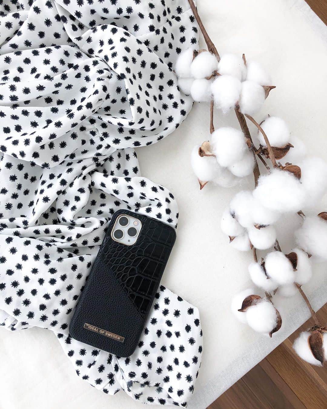 のインスタグラム：「気分が上がる身の回りのモノ✌🏼﻿ ﻿ iPhone case&Airpods case&﻿ Magnetic Ring Mount✨✨﻿ ﻿ @idealofsweden は動物愛護・フェアトレード・寄付・梱包資材100%リサイクル・有害プラスチックの不使用のサステナブルなブランドだよ🦓🌳﻿ ﻿ シンプルかつお洒落な物ばっかりで﻿ 選ぶのにめっちゃ時間かかった🥵﻿ きっとお気に入りが見つかるはず🤭💕﻿ ﻿ なんと8月中は2buy 1free + クーポンコード利用でお会計から10%off❕ 【8月中クーポンコード"anrinakajima10"】 ﻿ 9月からは通常の買い物から クーポンコード利用で15%offになるので﻿ 【9月中クーポンコード"anrinakajima15"】を利用して﻿ お得にゲットしてね✔︎﻿ ﻿ In paid collaboration with #idealofsweden﻿ #iPhoneケース#airpodsケース#caseiphone」