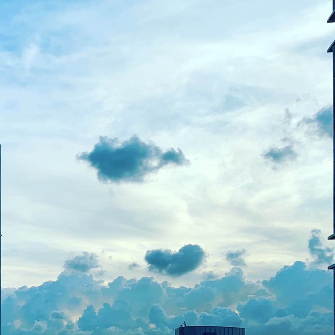 青田典子さんのインスタグラム写真 - (青田典子Instagram)「ハートが空から近づいて来ました💟」8月28日 15時02分 - norikoaota