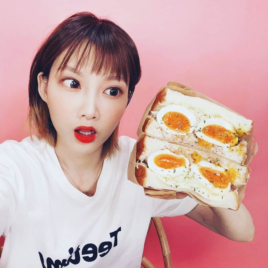のインスタグラム：「断面萌え！！！ たまごさんど❤️ #もえだんサンド  #たまごサンド」