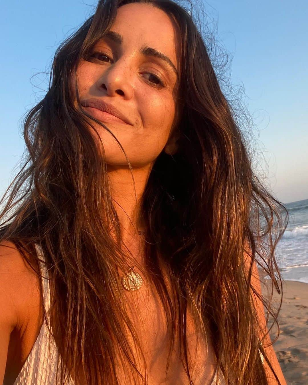 アンディ・ドーフマンさんのインスタグラム写真 - (アンディ・ドーフマンInstagram)「I’m doing good, I’m on some barefaced, screw the hairspray, use the sunset for lighting, take me as I am or watch me go kind of new shit. You in? ✨ #nofilter #nomakeup #calivibes #theone」8月28日 15時10分 - andidorfman