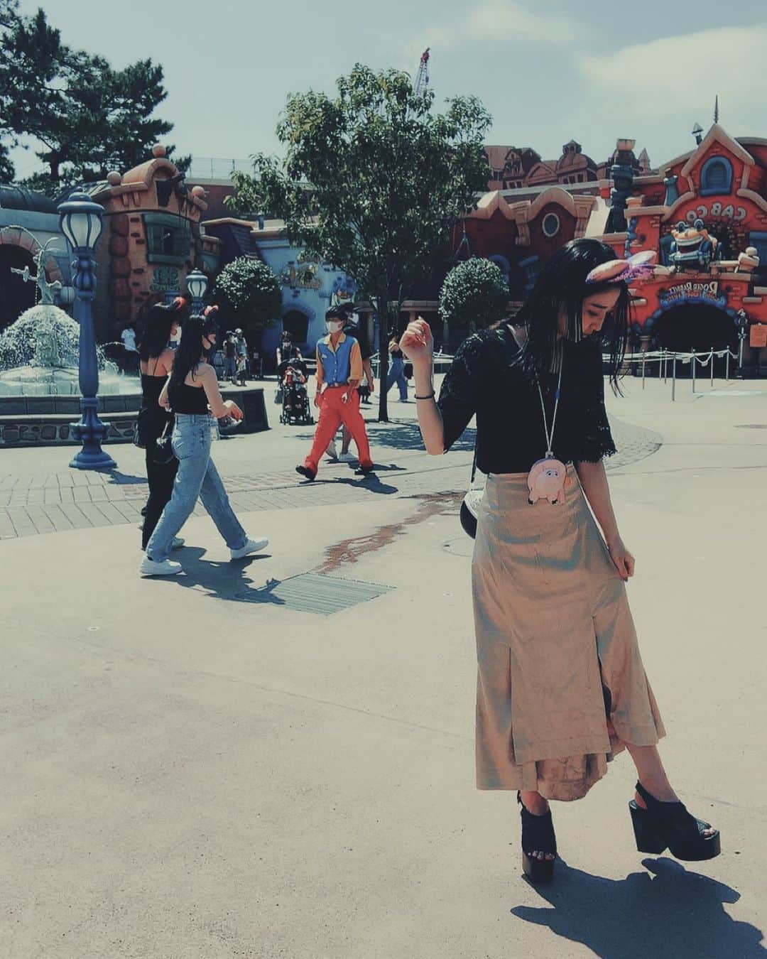 小磯陽香のインスタグラム：「とぅーんたうん  #ディズニー #ディズニーランド #トゥーンタウン」