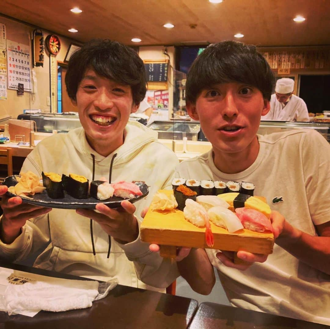 伊藤達彦のインスタグラム：「網走&千歳合宿終了!! 寿司、ラーメン、北海道さい&こう!! #寿司  #ラーメンの画像撮るの忘れた伊藤」