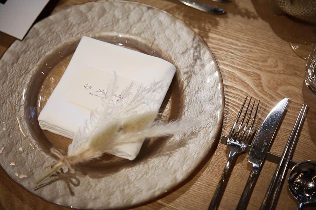 THE STYLE No.20 NEW YORK STYLE WEDDINGのインスタグラム：「2020年5月☆オープン2周年★ 口コミサイトの料理部門4年連続No.1獲得 No.20で自分たちらしい結婚式が叶う . ↓詳しくはHPをチェック↓ https://www.styles.jp/wedding/20f/ . 週末＆平日ブライダルフェアを開催しております メッセージ or ダイレクトメールからでも予約可能 . ↓ TEL ↓ 086-234-7310 . ↓ MAIL ↓ info-thestyle@styles.jpn.com . #thestyle #wedding #bridal #party #weddingparty #weddingphoto #weddingdress#starwedding #instagood #instalike #love #style #instapic  #結婚式 #結婚 #岡山結婚式 #ウェディング #プレ花嫁 #花嫁 #テーブルコーディネート #結婚式準備 #日本中のプレ花嫁さんと繋がりたい #ウェディングドレス #ウェディングフォト #ウェディングレポ #令和婚 #令和」