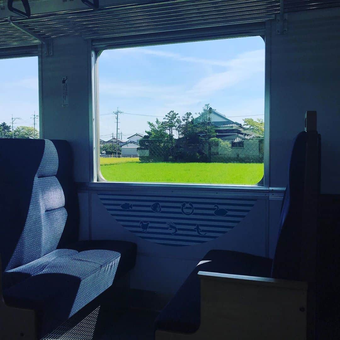 ミラのインスタグラム：「Ayyyy window」