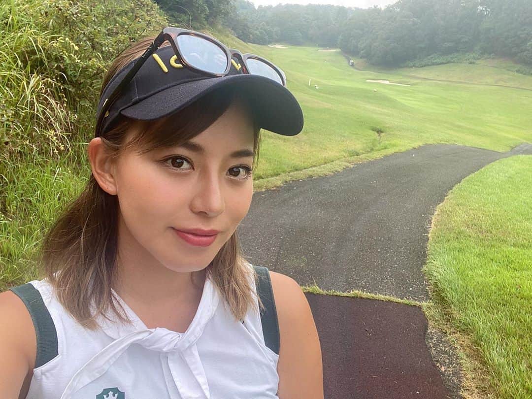 原田怜奈のインスタグラム：「最近ストーリーMARON🐶❤︎ ばっかりですみません😢  最近のスコアはずっと 70台前半で、 安定はしてきましたが、 アンダーでは 中々回れません😖 今日は75でした😚  でも、 日々の積み重ねなので、 頑張ります😣  9月はたくさん ゴルフを載せていきます😉💓  という報告でした❤︎❤︎❤︎ . . . . . #MARON🐶❤︎ #女子ゴルフ　#ゴルファー #ゴルフ　#ラウンド　#ゴルフ女子　#eyevol」
