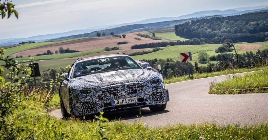 Mercedes AMGさんのインスタグラム写真 - (Mercedes AMGInstagram)「Going back to its roots in motorsports – The next generation of the legendary SL Roadster is entering a new phase of wide-ranging dynamic driving tests at the Test and Technology Center in Immendingen and now also on public roads in some cases.  #DrivingPerformance #MercedesAMG #AMG #SLRoadster」8月28日 16時00分 - mercedesamg
