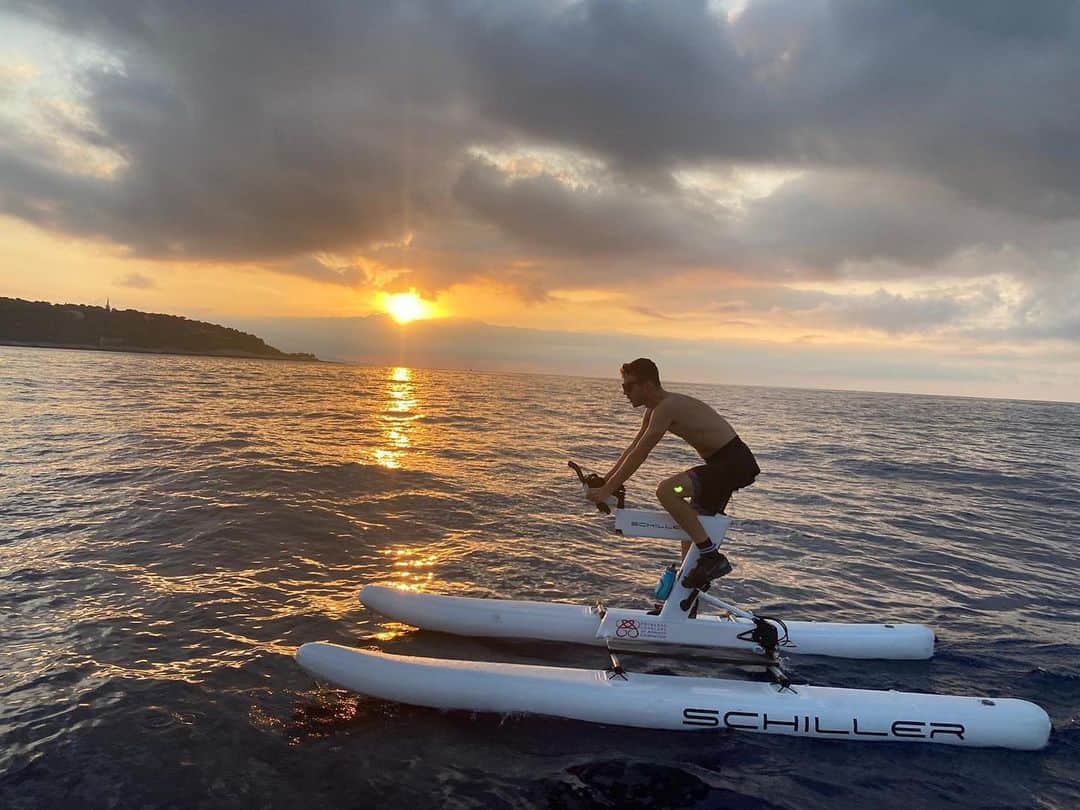 ジェームズ・ロシターのインスタグラム：「Great Sunrise training session with @mattbennett79 on the @fondationprincessecharlene waterbikes」