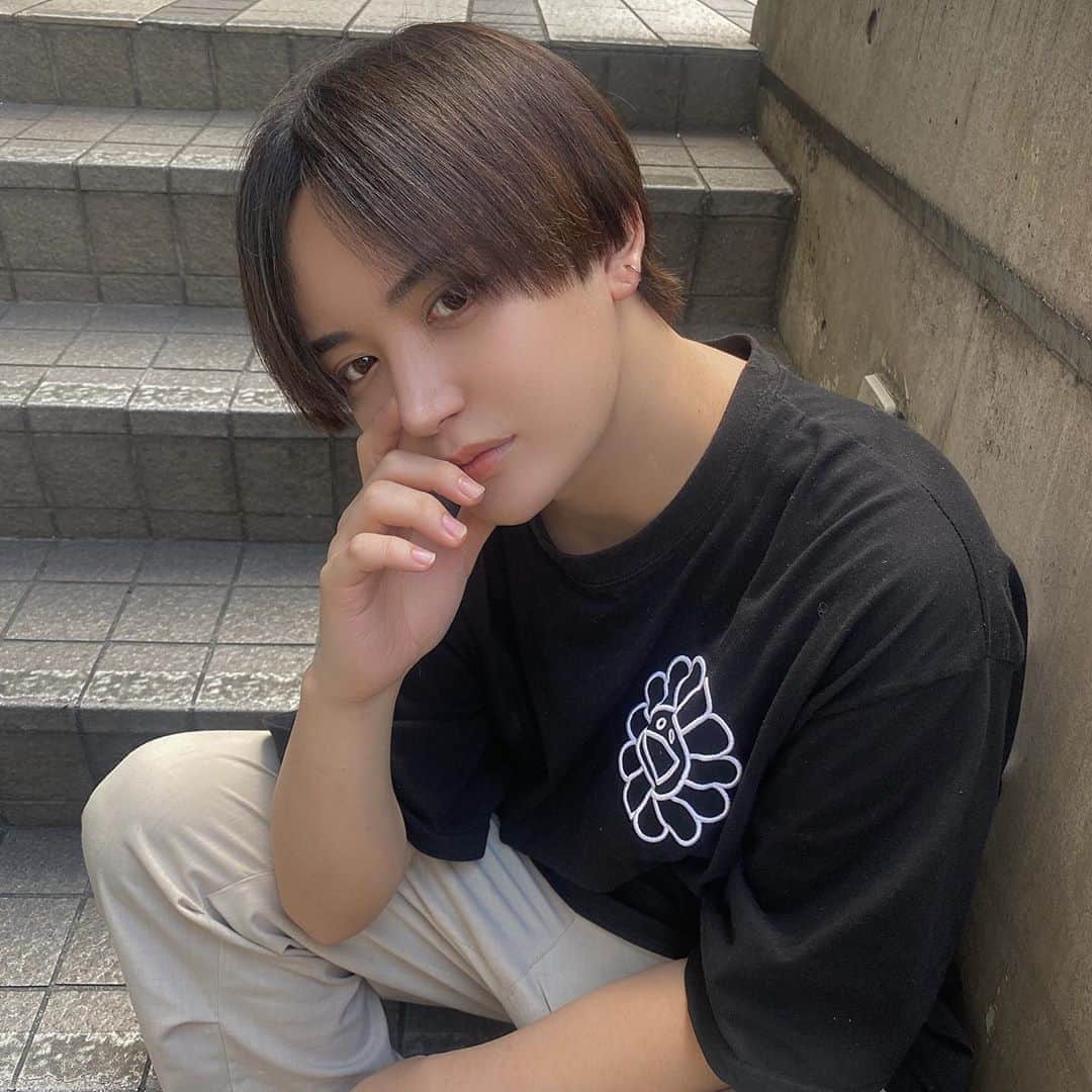 やっぴのインスタグラム：「髪切ったスッキリ」