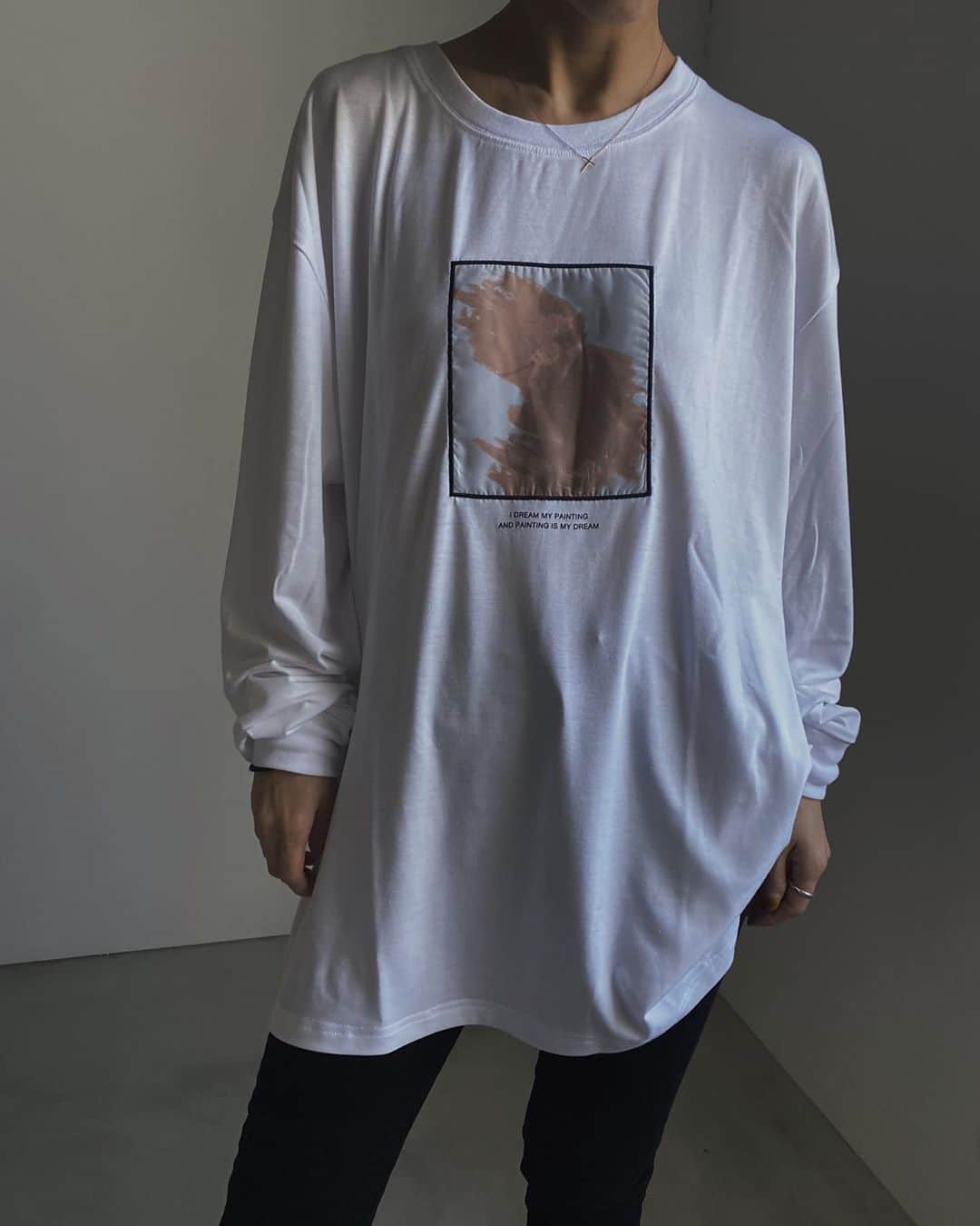黒石奈央子さんのインスタグラム写真 - (黒石奈央子Instagram)「あめりふく . . TRICKART LONG TEE ¥10000 9/8 ECO WOOL LONG  SHIRT COAT ¥18500 9/4 . . 3Dのように見えるTEEシャツ。  @ameri_shinjuku @amerivintage @ameri_daikanyama @ameri.shinsaibashi #ameri#amerivintage #fashion #vintagefashion #coordinate#ootd#outfit#osanposnap #705_outfit #大人ファッション #大人コーディネート #大人スタイル #modestyle #modefashion#modecasual」8月28日 17時01分 - blackstone705