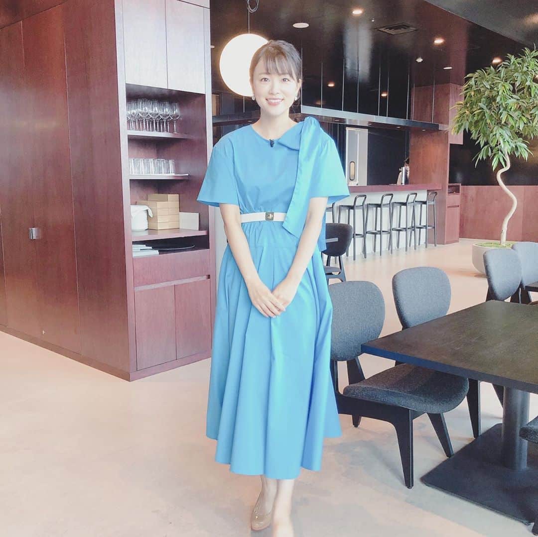 本田朋子さんのインスタグラム写真 - (本田朋子Instagram)「今日の衣装はLE CIEL BLUEのワンピース。 色も素敵♡  #lecielbleu  #衣装 #ワンピース #新商品発表会 #AQUA #Prette #超音波 #しみ抜き #感動しました」8月28日 16時59分 - tomoko_honda_official_phonics
