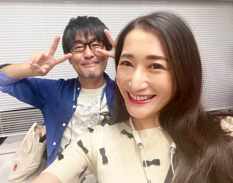 ELISAのインスタグラム：「みなさーん！ 昨夜、「鷲崎健のヨルナイト×ヨルナイト」ゲスト出演させていただしました〜  聴いてくれたかなー？ 観てくれたかなー？  久しぶりすぎたゲスト出演！ 嬉し過ぎました！ そして久しぶりのわっしーとのトーク！！ たーのしかったぁぁ。 1時間番組なのに、体感3分でした(笑)  鷲崎さんの神がかったトークのお陰で どうにかELISAは無事、放送を終えることができましたw   ありがとうわっしー。ほんと大好きw あー笑ったなぁ。  文化放送のスタッフの方々、そして鷲崎さん！ゲストに呼んでくださり、ありがとうございました♫   そしてそして、放送を聴いてくださった皆さま😌♥️本当にいつもありがとう♫  ▶︎▶︎8月26日にリリースした、 2年ぶりのELISAの新曲、『光の星 EP』は、 NHK Eテレより放送中のTVアニメ、 『銀河英雄伝説 Die Neue These 』 の、新エンディングテーマになっております⭐️  他にも内容盛り沢山のEP版💿！ 対象商品をゲットして、ぜひ購入特典のポスターやサインも、ゲットしてね❤️！  ▶︎▶︎お知らせ！そして今夜はTOKYO FMの『Audee』より、21時から４週に渡ってELISA、ひとりトークさせてもらっています！お時間ある方はぜひ聴いてみてねー★  #文化放送　 #ヨルナイト　 #agqr  #鷲崎健　 #ELISA #ノイエ銀英伝 #tokyofm  #AuDee  @elisa_0414  @takeshiwashizaki   joqr.co.jp/yonayona/」