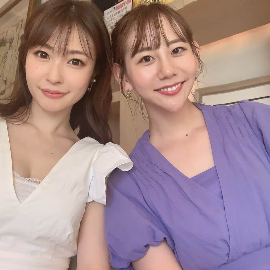 仁藤みさきのインスタグラム：「半年ぶりくらいにゆりーぬと会えた🥰 いつもラインで話してるからあんまり久々な感じがしなかったけど😌 偶然ワンピもピアスも靴も姉妹コーデみたいになった❣️ 友達とお出かけしたのもコロナ流行ってから初🤫  @libjoie @snidel_official」