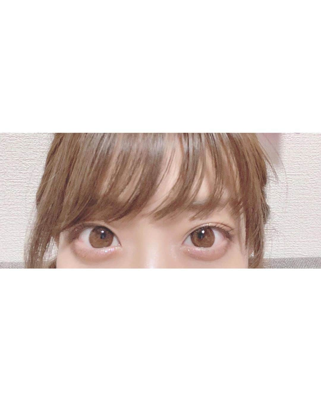 山岸奈津美さんのインスタグラム写真 - (山岸奈津美Instagram)「気分転換にいつもと違うカラコンつけてみました❤️(*´꒳`*)  派手かなあと思ったんですけど、ナチュラルに盛れた！！ 私自身裸眼が茶色系で装着したらこんな感じです！色素薄くて気にしてたんで濃く見えてうれしい！！(つД`)ノ 違和感なく自然につけれます✨  #viewm1day #ビュームワンデー #ビューム #カラコンレポ　#カラコン #おうち時間 #本田翼　#ばっさー　#チャームブラウン」8月28日 17時10分 - 0916_natsumi