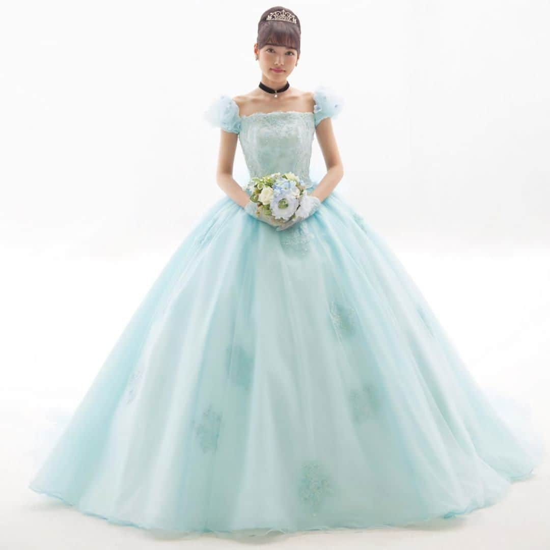 ♡プラコレWedding·⋆*さんのインスタグラム写真 - (♡プラコレWedding·⋆*Instagram)「@placolewedding 【#Dressy花嫁 】【#プラコレ】をつけて投稿&フォローしてね♩ ＝＝＝＝＝＝＝＝ . コンセプトは、 『心から着たいと思えるドレスを想い描き、 そして叶える』 . TousLesDeuxのウェディングドレスは シンプルで上品さが魅力💕 １人1人の個性を大事にしているからこそ、 花嫁さまは''運命の１着''に出会えるんです🧚‍♀️✨  人気のミニチュアドールも要Check◎ . 👗：@tous_les_deux_ginza http://www.tld-wedding.com/concept/ ＝＝＝＝＝＝＝＝ photo by … 1〜4枚目>@tous_les_deux_ginza さん ＝＝＝＝＝＝＝＝ 『#Dressy花嫁』『#プラコレ』の ハッシュタグをつけて写真をUPしてね✦ 花嫁アプリ『Dressy by プラコレ』の 記事に掲載＆リグラムされるかも♩ . みなさまからのいいねや保存 コメントをお待ちしています♥ 「このウェディングドレス可愛い！」 「ヘアスタイルも気になる！！」 「今の花嫁さんの流行りは！？」etc. . ＝＝＝＝＝＝＝＝ 花嫁アプリでは、 プロのアドバイザーに結婚式の相談を何度でも♡ ウェディングドレスの記事や、 自分のウェディングレポを残せちゃう♡” . ＞＞＞TOPのURLからcheck ⋈ @placolewedding ＞＞＞結婚のご相談は プラコレウェディングアドバイザーへ♡ @wedding_adviser ＞＞＞ウェディングレポを残したいなら、 farny by プラコレをcheck ✎ @farny_wedding ＞＞＞ウェディングアイテム＆DIYは farnyアイテムをcheck ❁ @farny_wd.item >>>素敵なドレスに出会いたい花嫁さま♡ @dressyonline_をcheck . ＝＝＝＝＝＝＝＝ . #プレ花嫁 #卒花 #花嫁 #卒花嫁 #結婚 #結婚式 #結婚準備 #花嫁準備 #weddingtbt　 #運命の一着 #試着レポ  #farnyレポ #2020秋婚 #2020冬婚 #2021春婚 #撮影指示書 #大人花嫁 #ウェディングドレス #カラードレス #おしゃれ花嫁 #トゥーレドゥー #花嫁スタイル #花嫁コーディネート #お色直し #ラプンツェル #ミニチュアドール」8月28日 17時15分 - placole_dressy