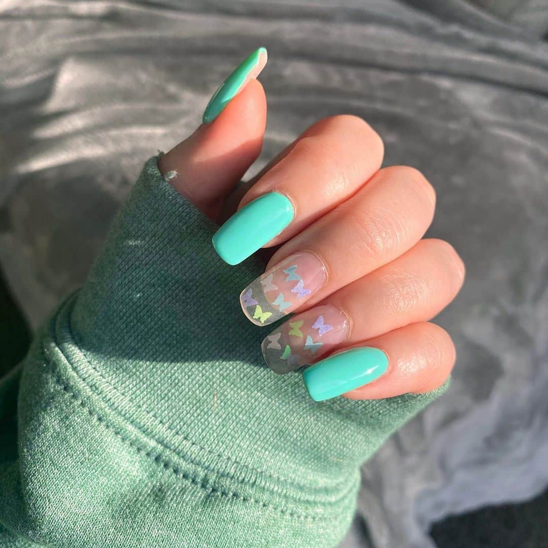 Shannonのインスタグラム：「Loving greens and blues atm 💞 what’s your fav color on nails? 💅🏼」