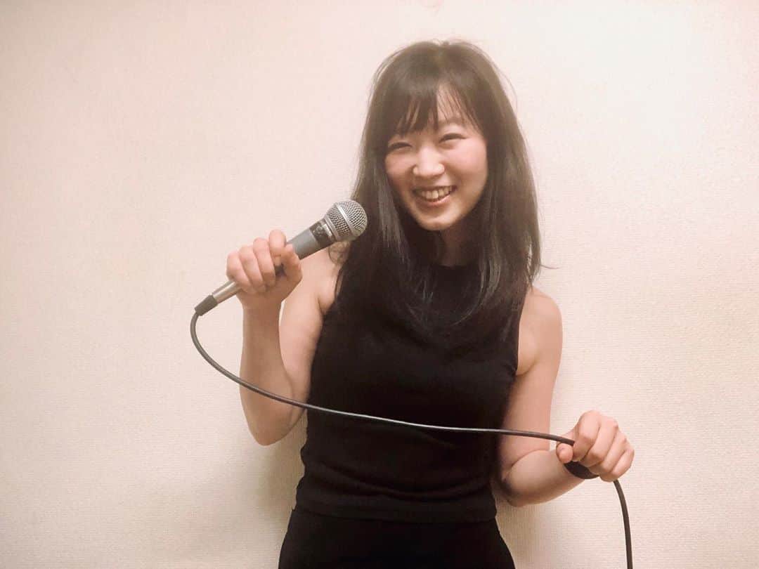 佐々木心音のインスタグラム：「企んでます。 来月。 . . . #nextmonth #event #vocalista #photography #smile #actress #instagram #singersongwriter #kokonesasaki  #来月 #企んでます #ふふふ #お楽しみに #マイクを持って #ご満悦 #佐々木心音」