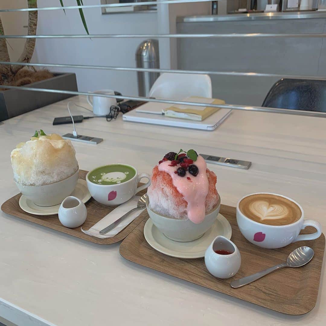 山田菜々美のインスタグラム：「. 知覚過敏にはきつい🦷 . #cafe #かき氷 #姫路」