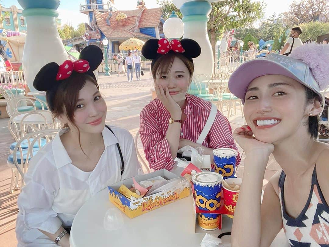 &mのインスタグラム：「修行かと思うくらい過酷なディズニーだったね🤣🤣🤣  それでも喜ぶ顔が見たくて連れて行ってしまう⸝⸝⸝おやごころ⸝⸝⸝」
