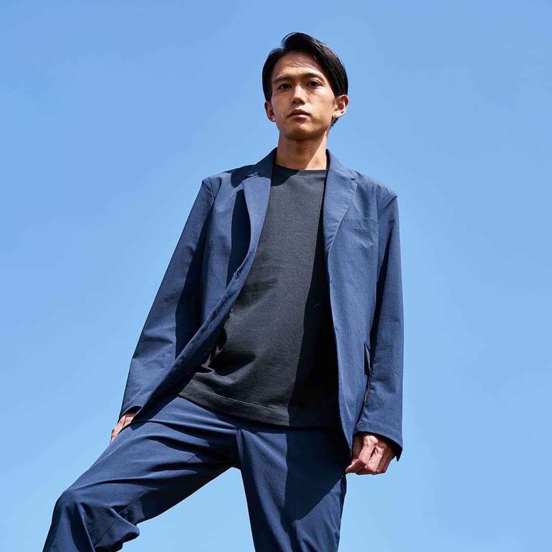 谷正人のインスタグラム：「さらに今回、﻿ STUDIOUS内にて、﻿ BESPOKE TOKYOという﻿ 新たなスーツ業態を﻿ 開発しました。﻿ スーツを都会の﻿ トップアスリートのユニフォームと見立て、﻿ 機能性素材のセットアップや﻿ 圧倒的なコストパフォーマンスの高い﻿ 正統派スーツまで揃えています。﻿ また、イメージモデルに﻿ トップアスリート、 フルマラソン日本記録保持者である﻿ 大迫傑氏を起用させていただきました。﻿ スーツが売れない世の中に何故、﻿ スーツを？という質問をいただきますが、﻿ STUDIOUSは創業から﻿ セットアップスーツ需要が 非常に高く、﻿ 凄く売れています。﻿ スーツ業態はあふれているにも関わらず、﻿ 若い20〜30代向けた﻿ ファッション要素の強い﻿ いわゆるカッコいい業態がないので、﻿ 本格的に立ち上げました。﻿ 今後もSTUDIOUS内、﻿ あるいは単独店として、﻿ 展開していきます。﻿ #bespoketokyo﻿ #studious﻿ #大迫傑﻿ ﻿ ﻿」