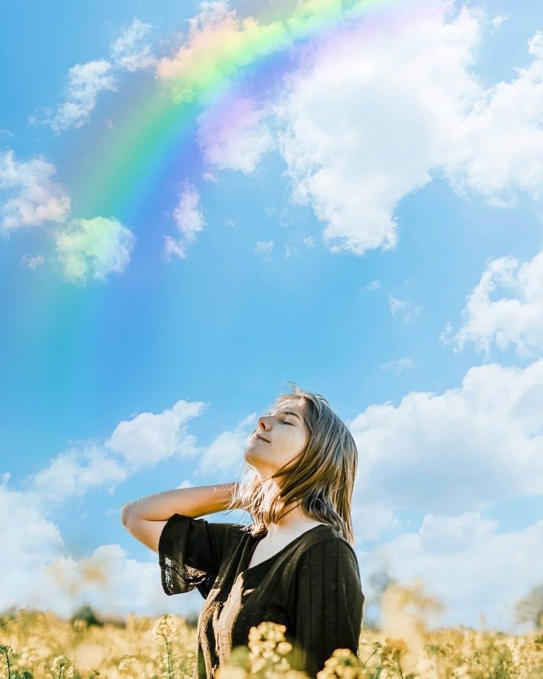 BeautyPlusさんのインスタグラム写真 - (BeautyPlusInstagram)「🌈No one sees what you see, even if they see it too.#tgif #fridaysquote  Slide to see before&after #bubbles #rainbow 🌈 tag or mention @beautyplusapp to get featured! Have a happy weekend!😎 ---- #beautyplusfantasticsky #tgif #photoedit #photoeditingapps #beautyplus #sky #dream #beautyplusapp #recommend #ootd #flowers #grass #beautifulday #green」8月28日 17時41分 - beautyplusapp