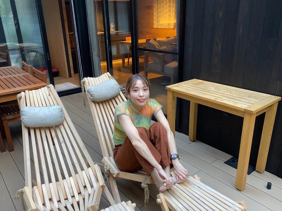 高橋有紀のインスタグラム：「お休みで念願のプライベートサウナ！ まだサウナは初心者だから、水風呂もゆっくりしか入れない。。ヴィヒタも初🌿 周りにサウナーが多いので影響されました😂 しばらくバタバタしてたからゆっくりできました〜気持ちよかった！」