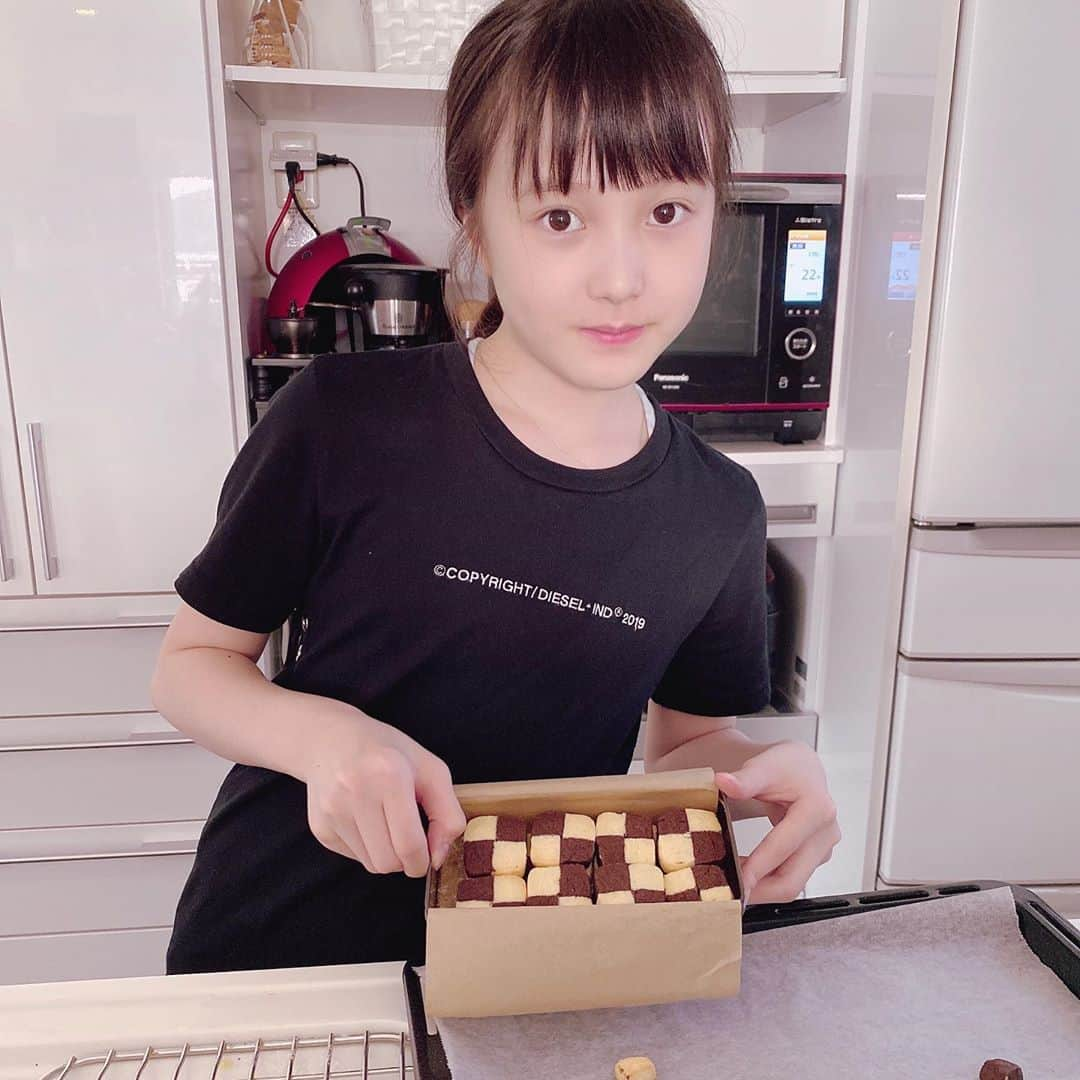 本田紗来さんのインスタグラム写真 - (本田紗来Instagram)「まーちゃん（真凜）に何か食べたい物は？ って聞いたら【クッキー🍪】ってきたので クッキーを作りました😼  絆創膏🩹が剥がれかけてるのは気にしないでください😂😂 （自分も気付いてない）」8月28日 17時45分 - sara_honda0404