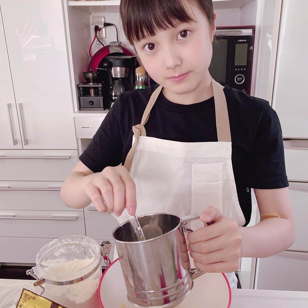 本田紗来さんのインスタグラム写真 - (本田紗来Instagram)「まーちゃん（真凜）に何か食べたい物は？ って聞いたら【クッキー🍪】ってきたので クッキーを作りました😼  絆創膏🩹が剥がれかけてるのは気にしないでください😂😂 （自分も気付いてない）」8月28日 17時45分 - sara_honda0404