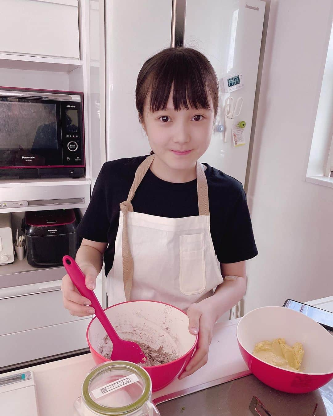 本田紗来さんのインスタグラム写真 - (本田紗来Instagram)「まーちゃん（真凜）に何か食べたい物は？ って聞いたら【クッキー🍪】ってきたので クッキーを作りました😼  絆創膏🩹が剥がれかけてるのは気にしないでください😂😂 （自分も気付いてない）」8月28日 17時45分 - sara_honda0404