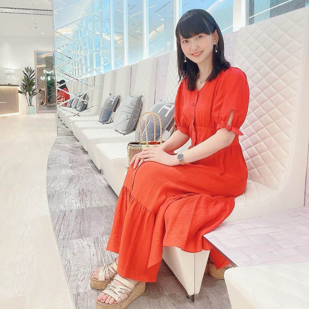 のインスタグラム：「* 　今日は美活DAY💖❤️♥️  ♩.:*・♪・*:.♬.:*・♩*:.♬.:*・♩・♪:.♬  新しく表参道にオープンした   ⭐️MET BEAUTY CLINIC⭐️  @met_beauty_clinic さんへ行ってきました💕  　入り口からオシャレなホテルみたいで🏰 ラグジュアリーな雰囲気　とても素敵でした👠💓  今回　ピコトーニング　と エレクトロポレーション を施術していただきました💓  　薄ら肝斑が出ていたので ちょうど良いタイミングに✨🥰  　施術の前に　スタッフさん 先生が　丁寧にカウンセリングして下さいまして安心して受けれました♥️❤️  私のインスタを見た❣️と予約すると ⇩ 美肌注射の施術がプレゼントになります💕🎁  皆さまも是非綺麗になりましょう〜✨🥰 *  ♩.:*・♪・*:.♬.:*・♩*:.♬.:*・♩・♪:.♬  #metbeautyclinic  #メット  #メットビューティークリニ ック  #表参道 #美活 #美活動 #美容クリニック  表参道  #ピコトーニング #エレクトロポレーション  #肝斑 #シミ」