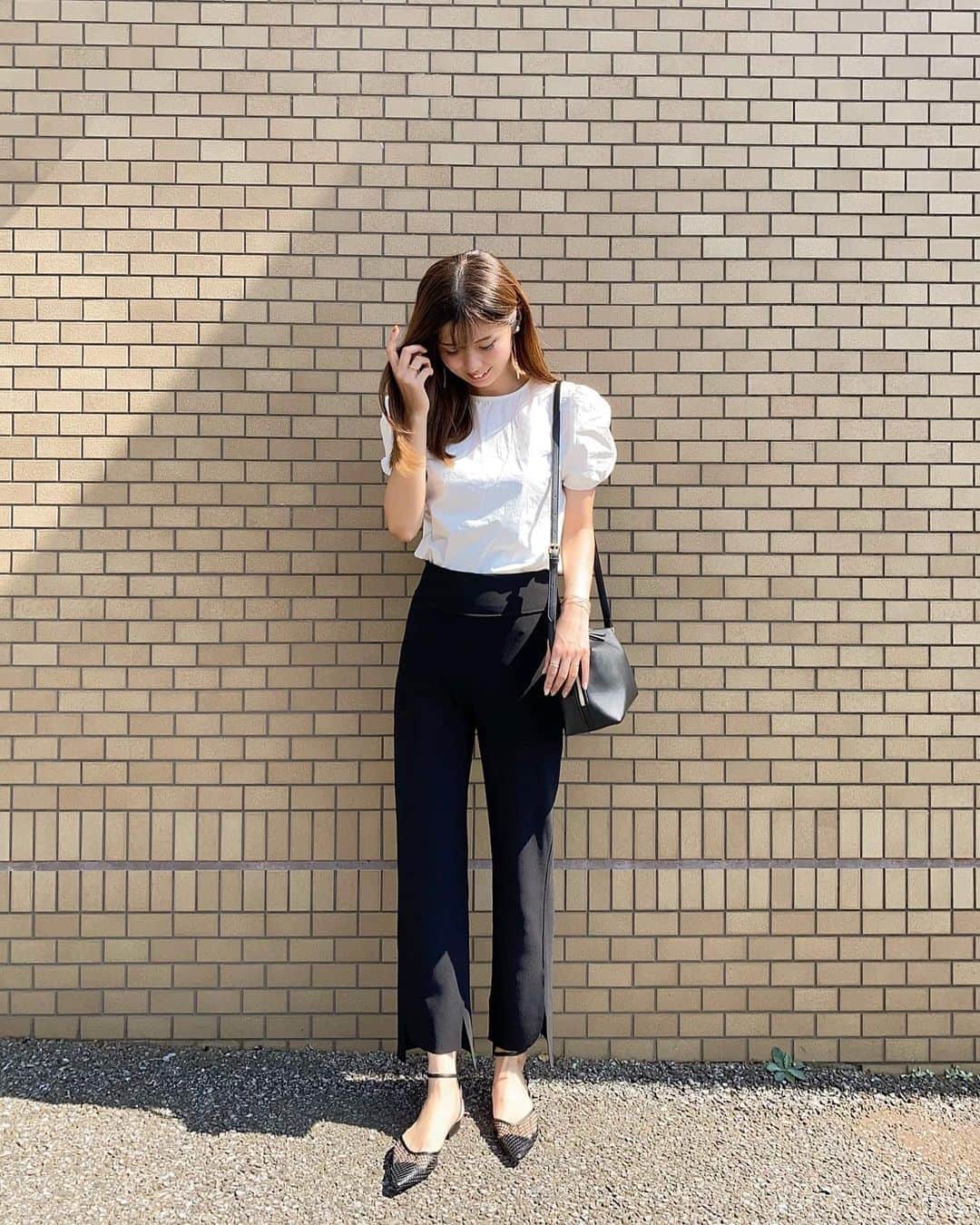 Haruru0724さんのインスタグラム写真 Haruru0724instagram Code トップス Laurenhi Japan パフスリーブが可愛いブラウス やっぱりモノトーンコーデって好き 会員限定でall 10 Offやってるよ 8 24 11 00 8 31 11 00までだから 是非