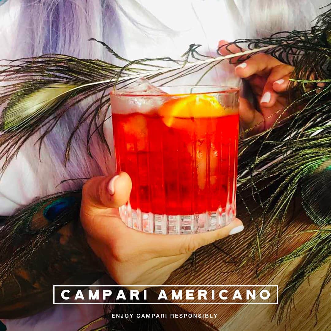 Campari Japanさんのインスタグラム写真 - (Campari JapanInstagram)「@mary_talaiporouの「#アメリカーノ」は、#カンパリ 、チンザノベルモットロッソ、ソーダを1：1：1で割ったクラッシックカクテル。完璧なバランスとカンパリのエレガントさを味わえる1杯です。 ⁠⠀」8月28日 18時02分 - camparijapan