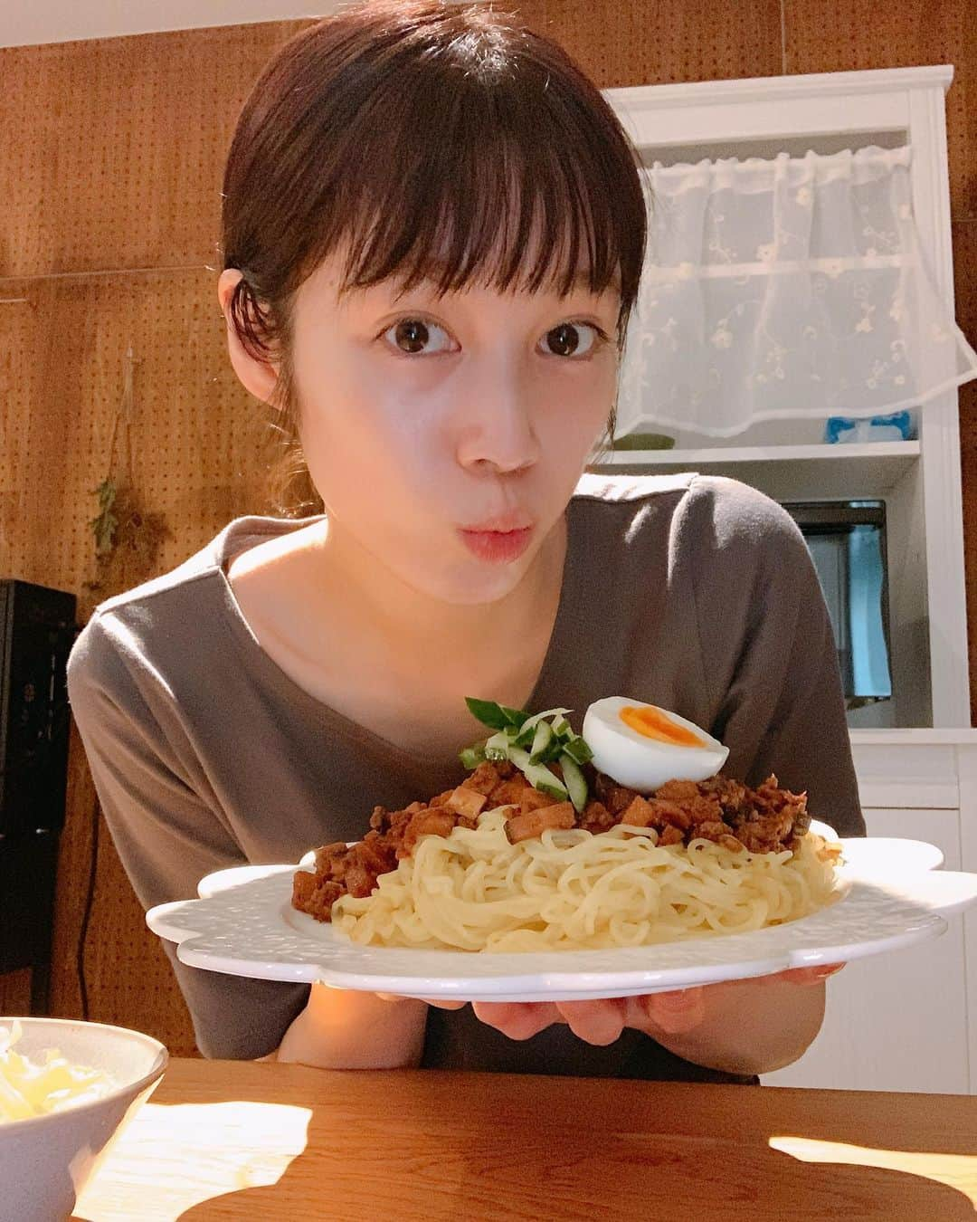 中村ゆりかさんのインスタグラム写真 - (中村ゆりかInstagram)「昨日ジャージャー麺の話をして食べたくなって作りました🍝🐧 #ゆりかめら」8月28日 17時57分 - yurikanakamura_official