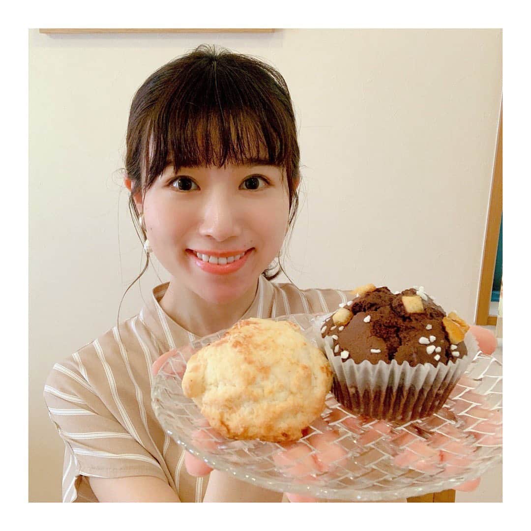 のインスタグラム：「* たんぽぽ倶楽部、1週間ありがとうございました☺️ 皆さんからの温かいメッセージ、 とても嬉しかったです。 2つ前の投稿でサイコロに書いてあったのは 「すもう」でした☺️  歌のない歌謡曲のことなど お話ししたいことはたくさんありますが、まずは… 明日8/29(土)13時から放送の MBCラジオ「あまみじかん」 2019年度の「ネリヤカナヤ創作童話コンクール」で入賞した 当時、奄美市笠利中学校3年生だった 伊瀬知美央さんの作品「美味しいの魔法」を MBCアナウンサーの朗読でご紹介します。 私はナレーションを担当しました☺️ とっても優しくて心が温かくなる物語です。  写真は愛してやまない  @tico.1792 さんのマフィン💕」