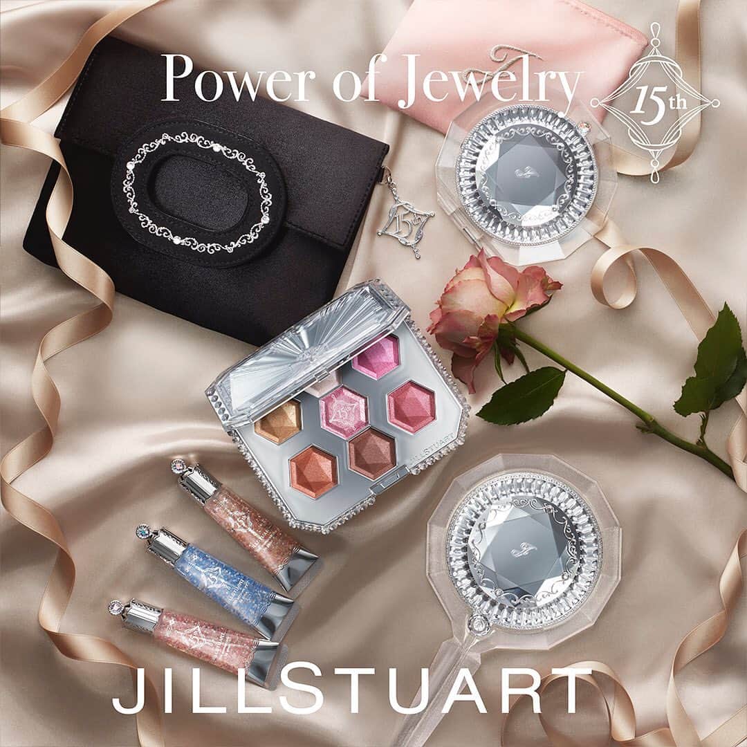 JILLSTUART BEAUTYさんのインスタグラム写真 - (JILLSTUART BEAUTYInstagram)「JILL STUART 15th Anniversary Collection - Ultimate Girls Dream - II . 9月18日(金)発売 《9月4日(金)より予約受付開始》 ～Power of jewelry～ . JILL STUART 15th Anniversary 15年間の感謝の気持ちを込めた、2つの夢の世界にご招待。 . 夢の第2章は、まばゆいジュエリーを感じるコレクション。 多彩な宝石を詰めこんだジュエリーボックスのようなアイカラーパレットにパール輝くジュエリーリップグロス。 ダイヤモンドが光り輝く華やかな指輪をイメージしたデザインのミラーが発売。 . きらきらと輝く宝石を身に付けたときのような高揚感をあなたに。 . #JILLSTUART #JILLSTUARTBeauty  #15thanniversarycollection #powerofjewelry #ジルスチュアート15周年 #アイシャドウコンパクト #リップグロス #ハンドミラー #ミラー」8月28日 18時00分 - jillstuartbeauty