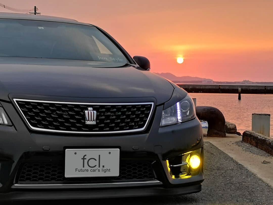 fcl.(エフシーエル)さんのインスタグラム写真 - (fcl.(エフシーエル)Instagram)「.⁣ *********************⁣⁣ Owner様&車種⁣⁣ *********************⁣⁣ アスリート様 (Cartune)⁣ #クラウンアスリート⁣ #GRS200 H.24年式⁣ .⁣ #fclフォトコンテスト 応募作品⁣ .⁣ *********************⁣ 取り付け商品⁣ *********************⁣ ヘッドライト:⁣ #fcl純正hid交換用バルブ D4S 6000K⁣ ⁣ .⁣ フォグランプ：⁣ #fclカラーチェンジLEDバルブ⁣ .⁣ *********************⁣ Owner様コメント⁣ *********************⁣ fclさんのライトは明るく耐久性あり安心して購入できます。⁣ フォグを点灯すると写真か映えます。⁣ .⁣ .⁣ .⁣ ▶商品の詳細は写真内のタグをタップ！⁣ またはプロフィールのリンクからどうぞ⁣ →@fcl_ledhid⁣ *****************.⁣ .⁣ .⁣ .⁣ #fcl⁣ #エフシーエル⁣ #車のある風景⁣ #愛車のある風景⁣ #車撮影⁣ #車好き⁣ #車好きと繋がりたい⁣ #車好きな人と繋がりたい⁣ #車の写真が好きな人と繋がりたい⁣ #愛車撮影⁣ #車のある生活⁣ #愛車自慢⁣ #愛車紹介⁣ #ドライブ好きな人と繋がりたい⁣ #愛車エアオフミ⁣ #愛car部⁣ #車撮影スポット⁣ #愛車撮影スポット⁣ #トヨタクラウン⁣ #クラウン⁣ #20クラウン⁣ #200系クラウン⁣ #toyotacrown⁣ #20crown⁣ #crownathlete」8月28日 18時00分 - fcl_ledhid